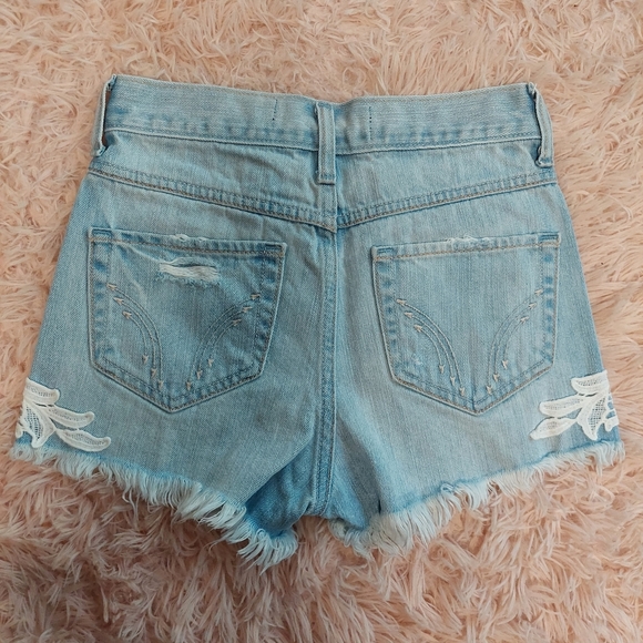 Hollister High Rise Jean Short - With Floral Embroidery Details - Size 00 w23 - Picture 4 of 9